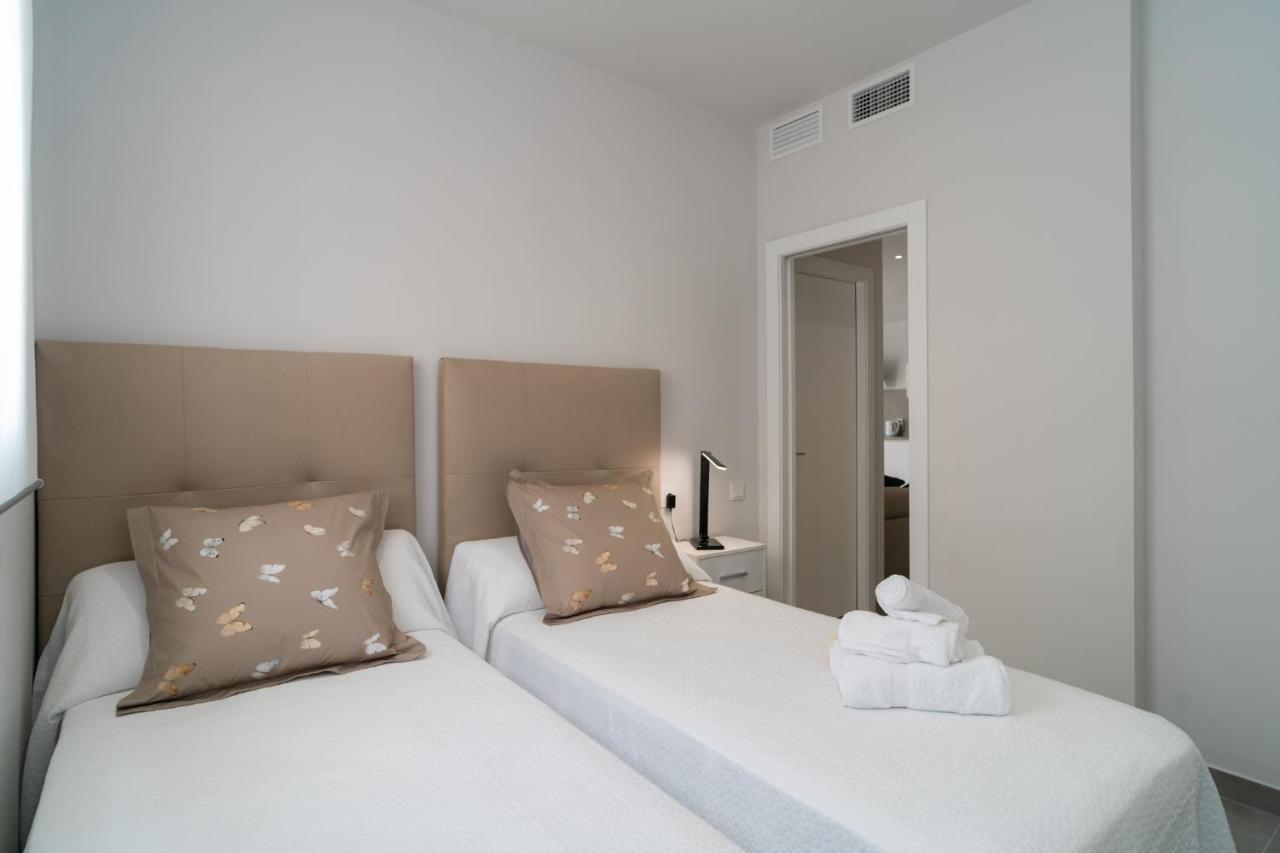 Aac Malaga - Apartamento Con Terraza, Muy Amplio, Totalmente Equipado, Cerca Del Centro Y Nuevo! Dış mekan fotoğraf